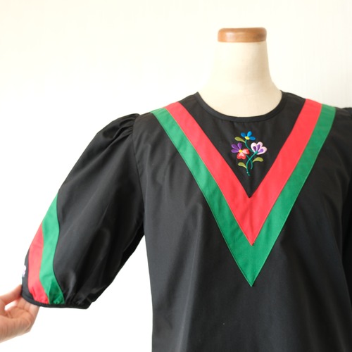 パフスリーブブラウス