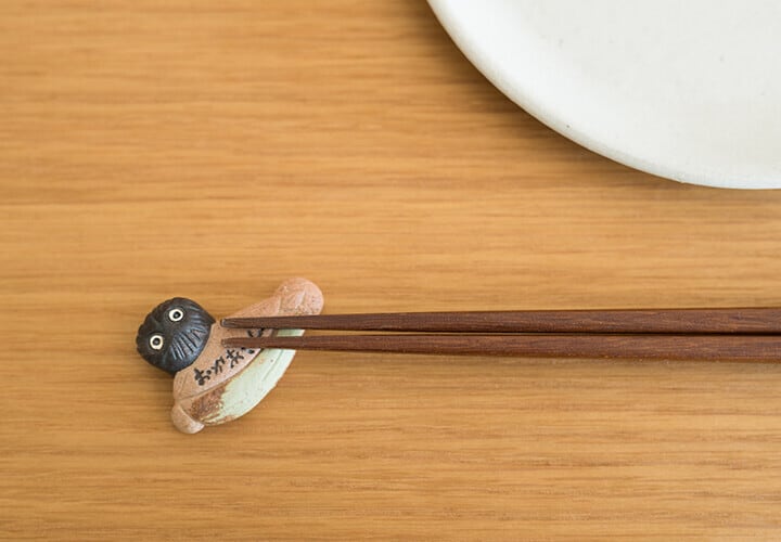 となりのトトロ 信楽焼箸置き4点セット(化粧箱付) | KOMONONAZUNA となりのトトロ 信楽焼箸置き4点セット(化粧箱付) | KOMONONAZUNA