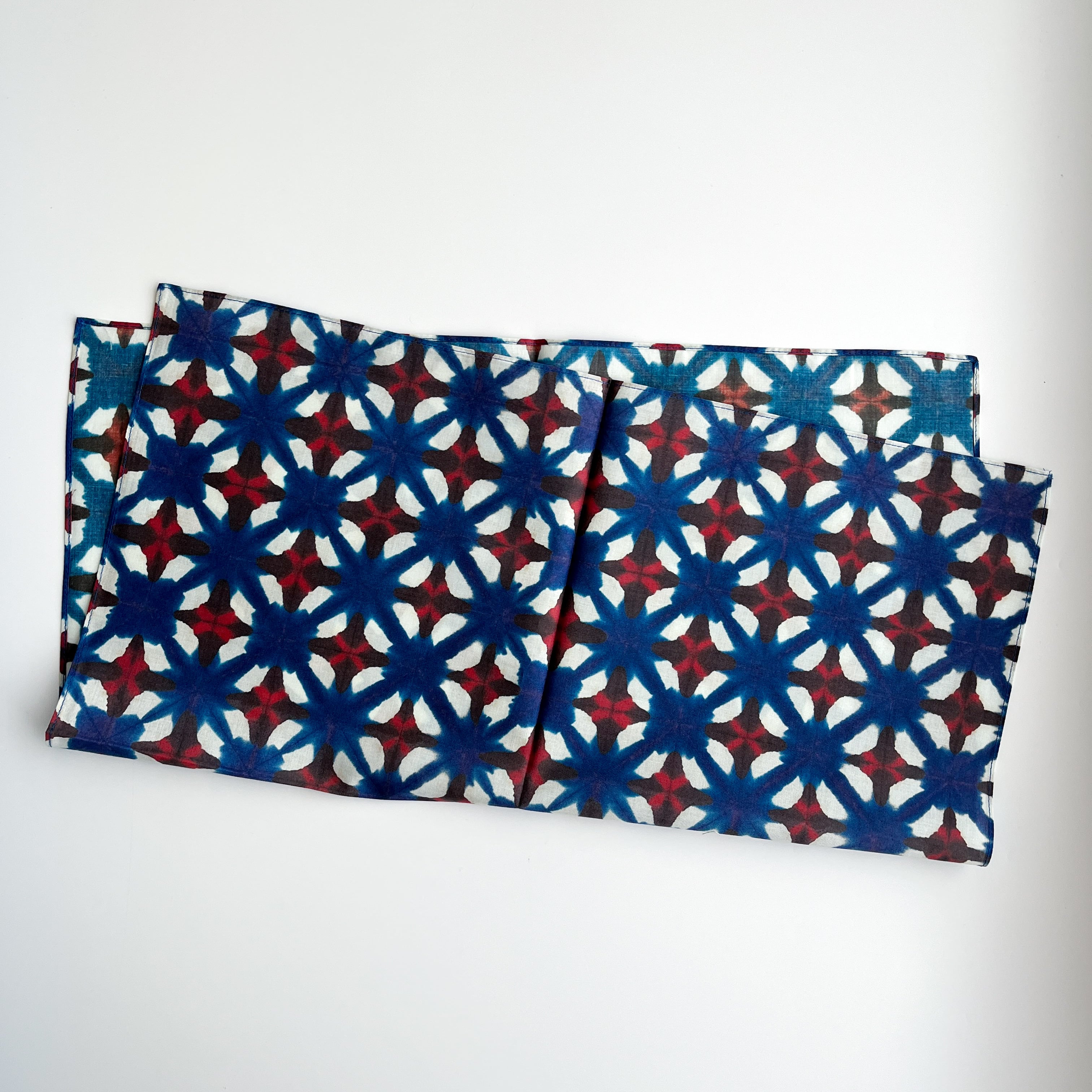 江上茂雄 大判ハンカチ 染め紙 赤×青 ＜この場所の風景展＞ | hmm, by