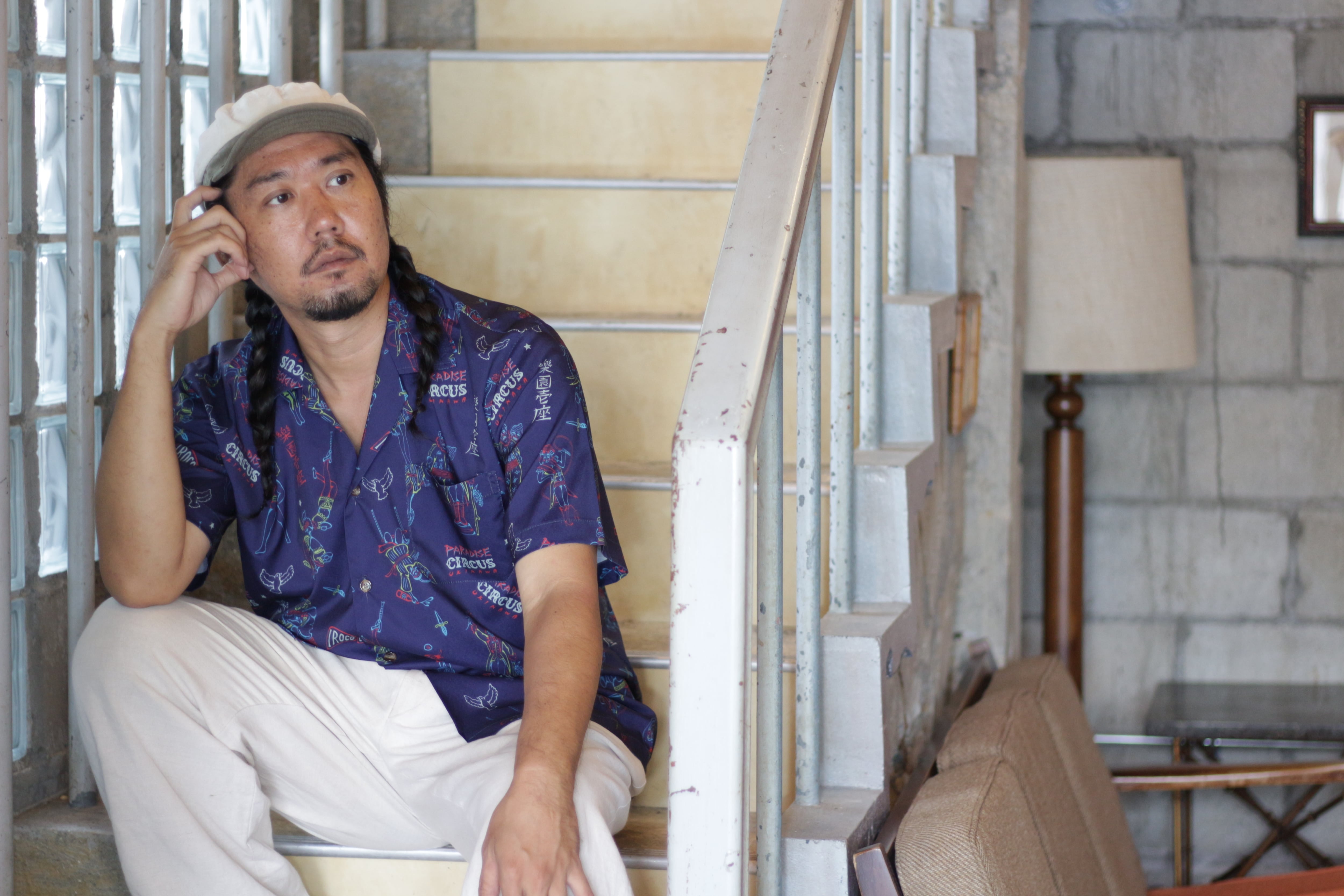 パラダイスサーカス（楽園壱座）のアロハシャツ / ネイビー | 沖縄の