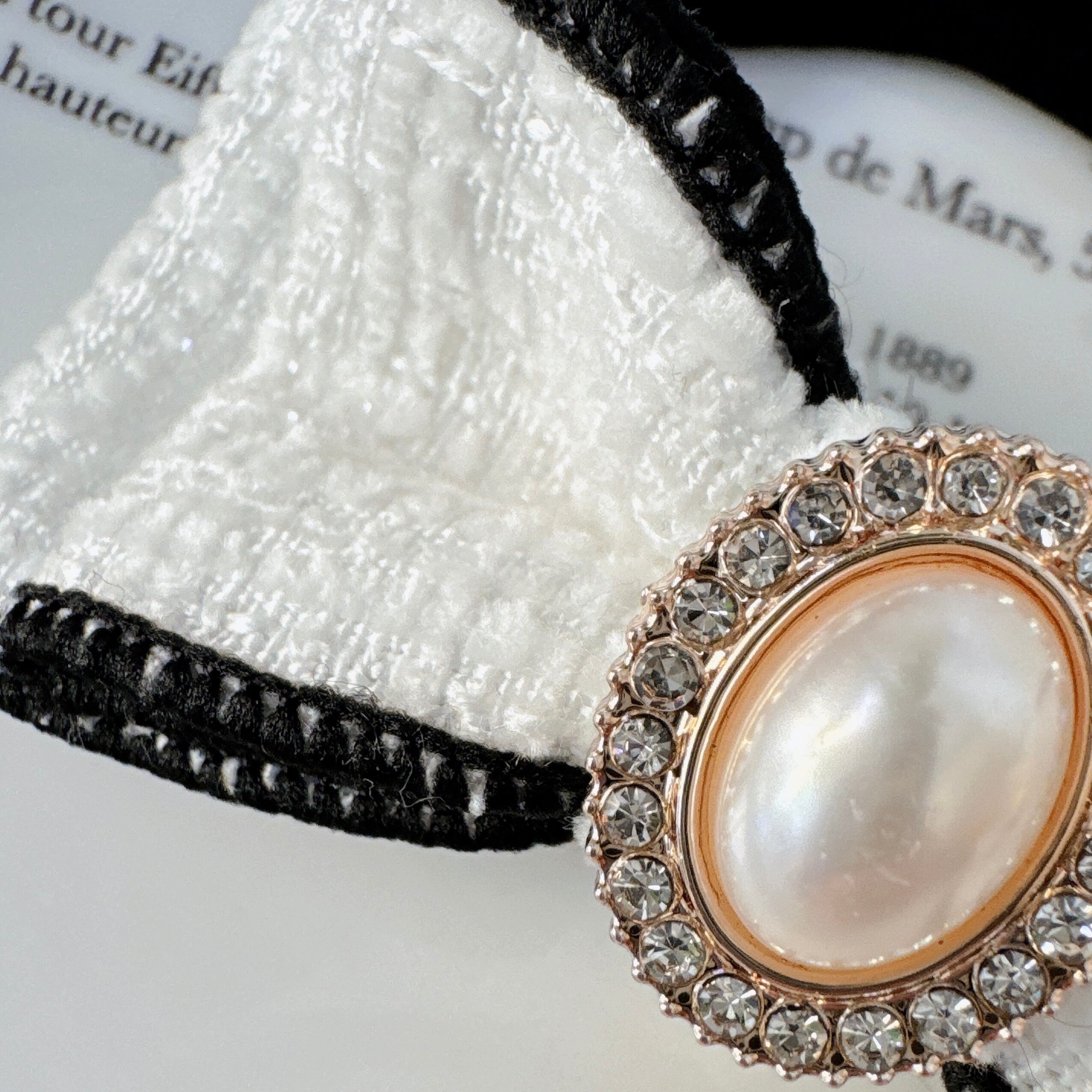 パールビジュリボンヘアバンド(後ろ支え付き)