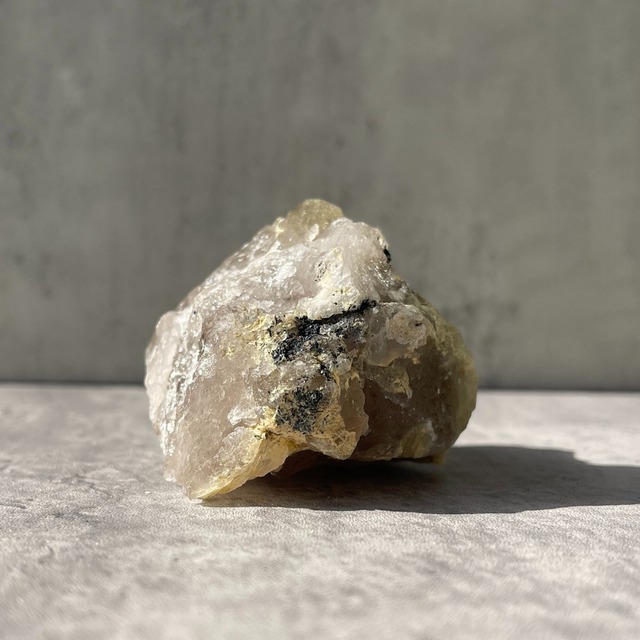 ブラジル・バイーア州ノーヴォ・オリゾンテ産【ルチルクォーツ（金針水晶）】① 鉱物 天然石 パワーストーン