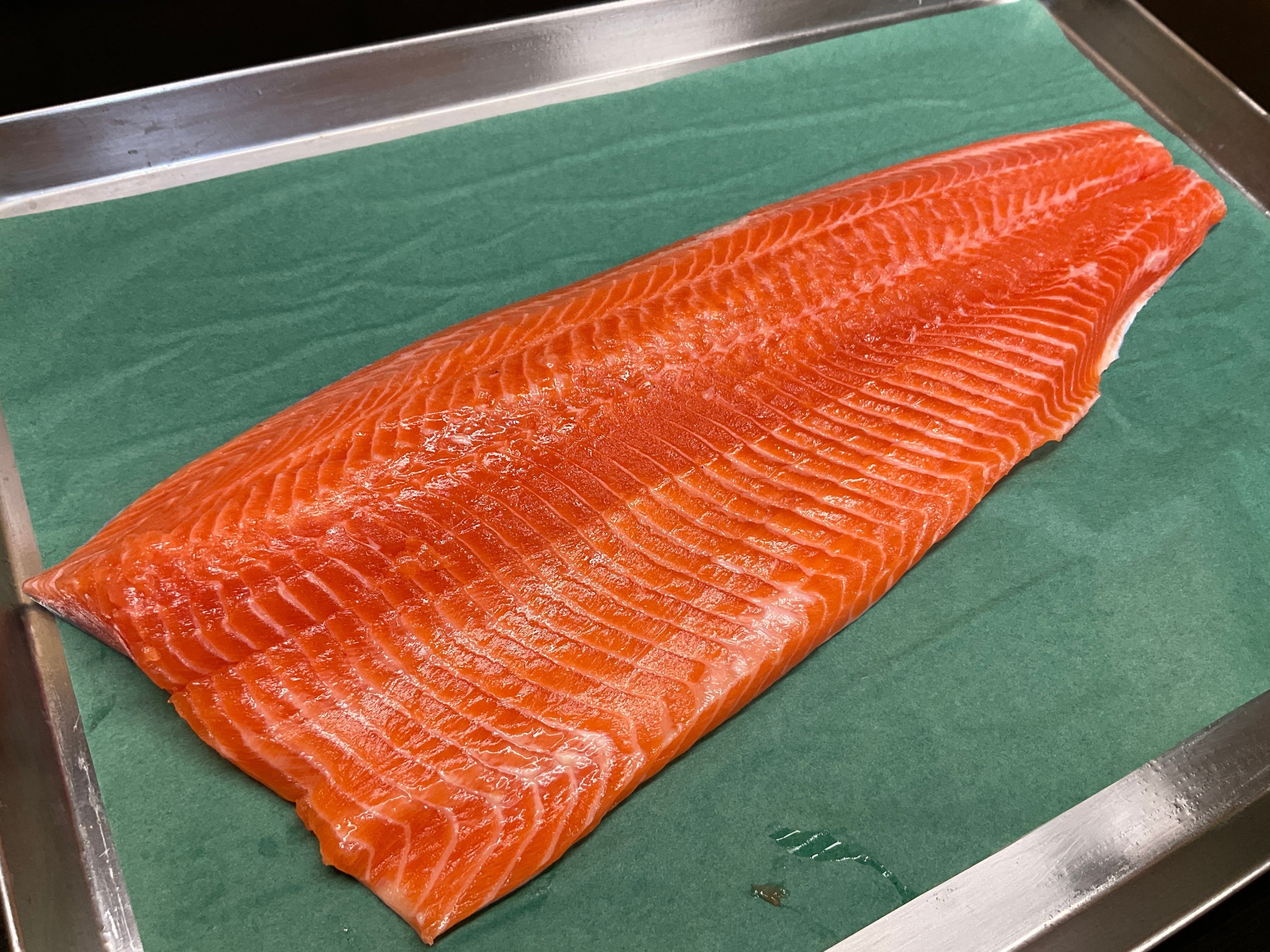 トロ鱒】琴浦グランサーモン/ニジマス/原体2～2.5kg/1匹まるごと【生