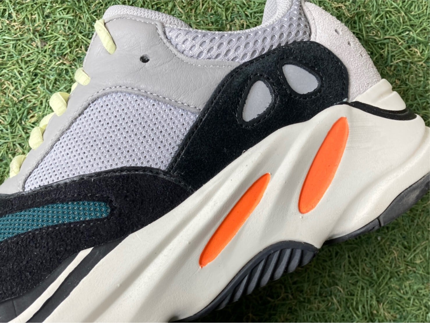 YEEZY BOOST 700 WAVE RUNNER 27cm