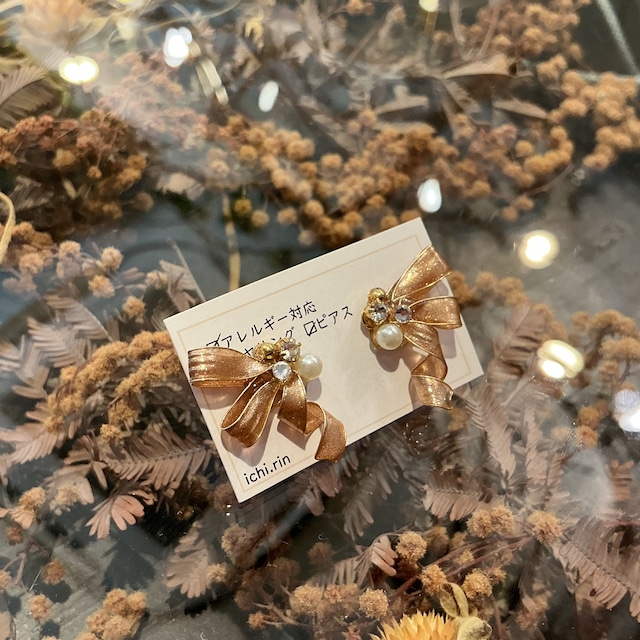 ichi.rin:ベージュのリボンピアス