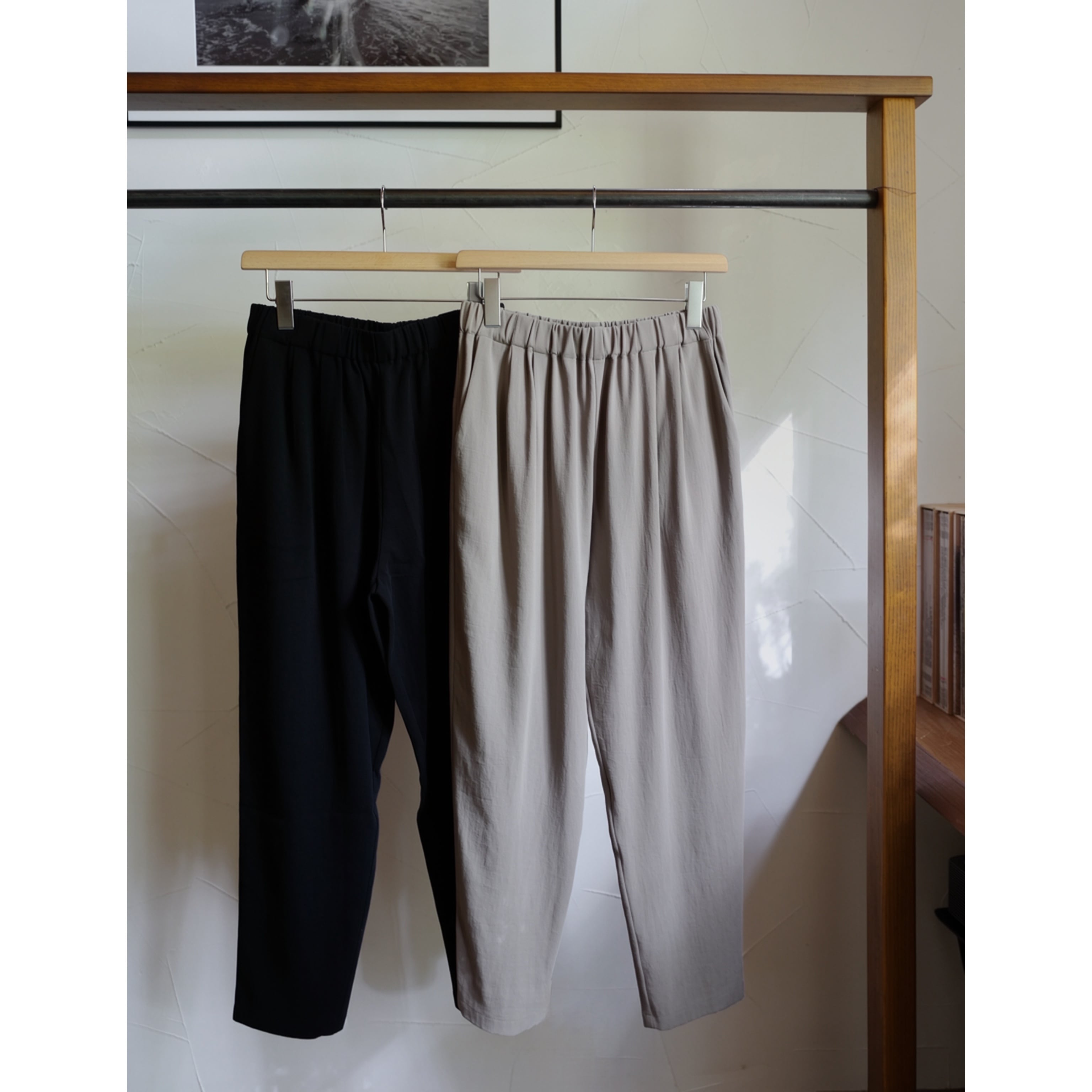 evam eva |cotton tuck pants (gray, black)
