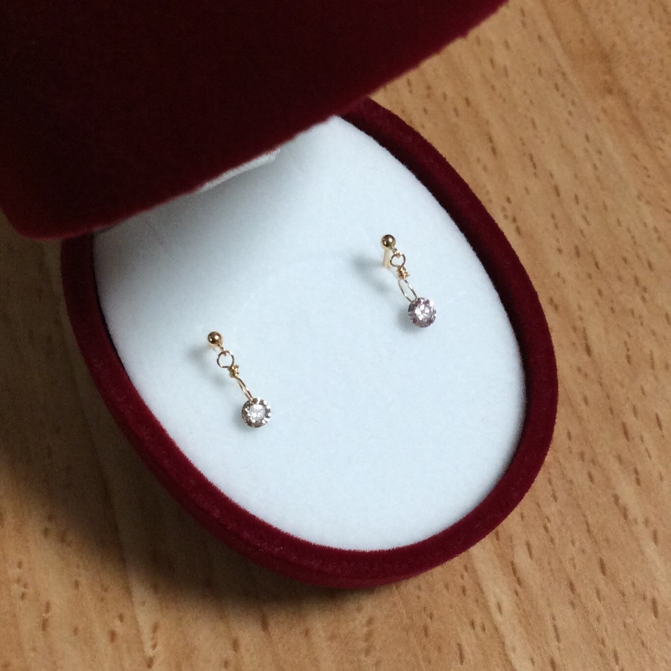 MT様オーダー品 揺れるちびっこダイヤのスタッドピアス 0.110ct &0 