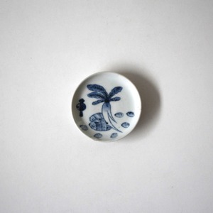 割れのある古伊万里染付大黒文豆皿 d8.1cm　Cracked Imari Blue and White Small Dish, Daikoku Design　19th C