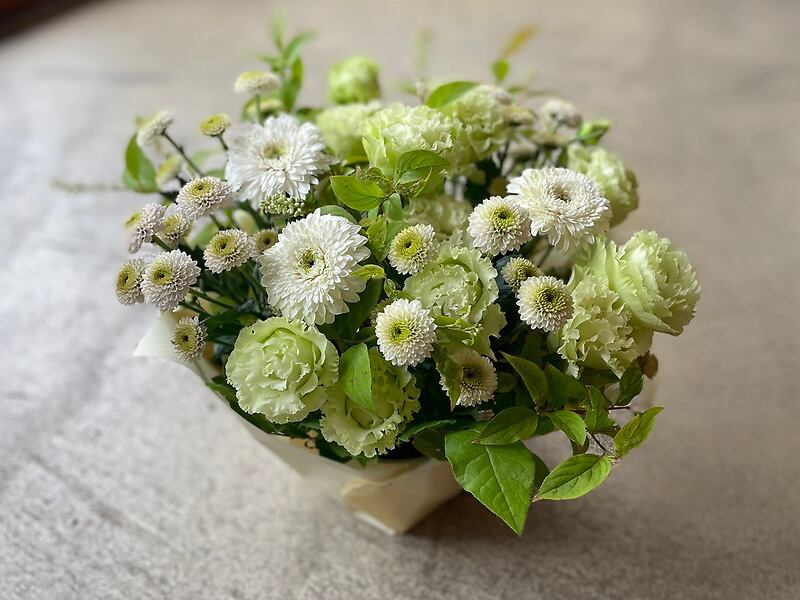 ホワイトグリーン系アレンジ「ハーブティー」【アレンジメント】