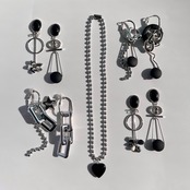 ブラック ×シルバー アシンメトリーピアス/イヤリング