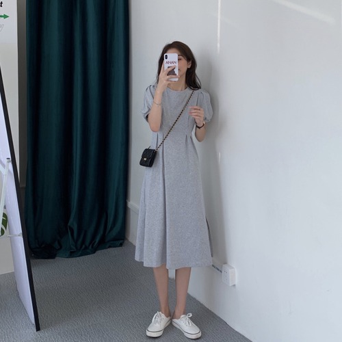 ワンピース 膝下 ミモレ ミモレ丈 袖あり 半袖 ボリューム袖 Uネック ラウンドネック 襟なし フレア 薄手 かわいい シンプル カジュアル 上品 おしゃれ お洒落 かっこいい レトロ 大人可愛い 大人女子 こなれ感 ガーリー 主役級 存在感 無地 0 夏 2021 10代 20代 30代 女性用 ママ 女の子 デート お出かけ 公園デビュー 女子会 お泊まり 休日 イベント リゾート 旅行 海 プール 着回し 普段使い 韓国 韓国系 オルチャン ファッション コーデ スタイル 楽ちん モテ