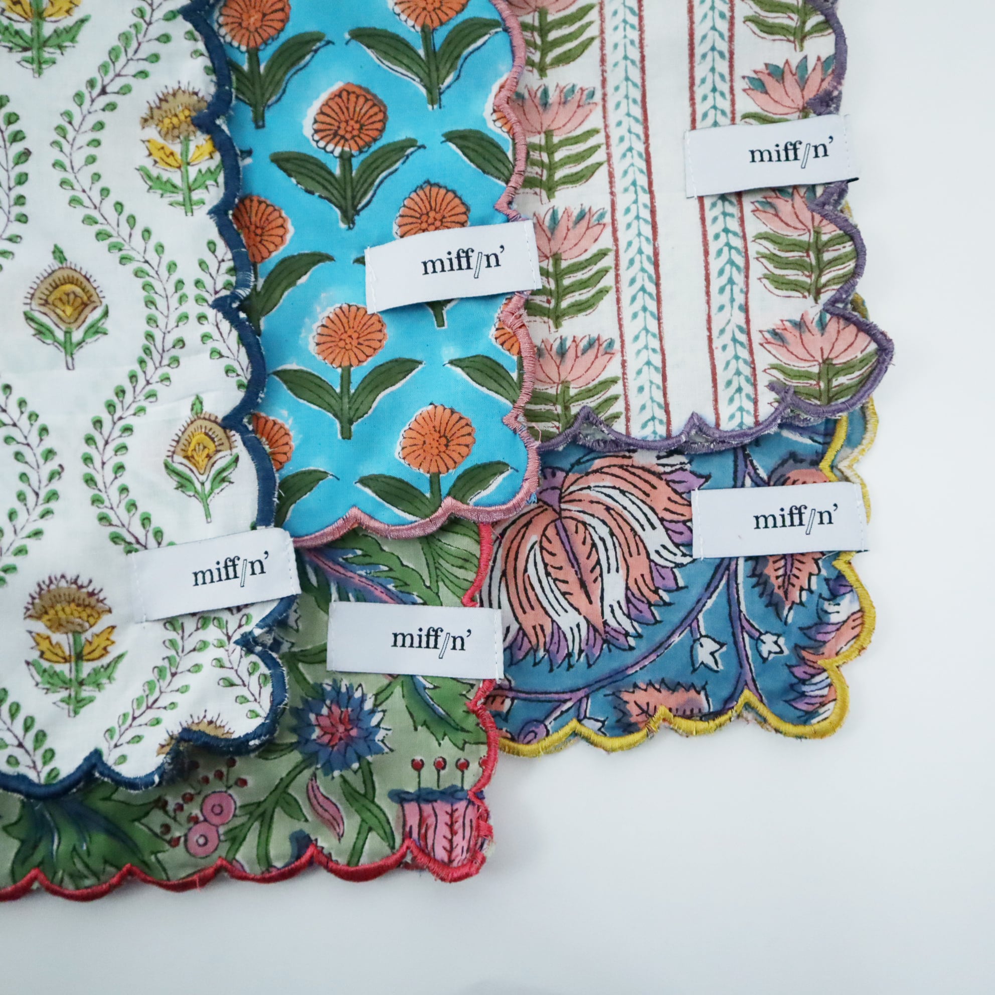 インドのハンドブロックプリントのスカラップ刺繍ハンカチ | miffin