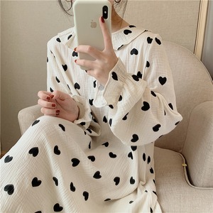ワンピース ルームウェア パジャマ レディース ロング ロング丈 マキシ マキシ丈 袖あり 長袖 ボリューム袖 ボリュームスリーブ キャンディースリーブ Uネック ラウンドネック 襟付き ストレート Iライン フリル ボタン 薄手 ロマンティック かわいい 大人可愛い カジュアル 大人 おしゃれ お洒落 大人女子 ラフ ラブリー キュート ガーリー ルーズ リラックス ゆるふわ ドーリー フリーサイズ ゆったり ゆる 白 ホワイト モノトーン ドット柄 水玉 ハート ハート柄 秋 冬  20代 女性用