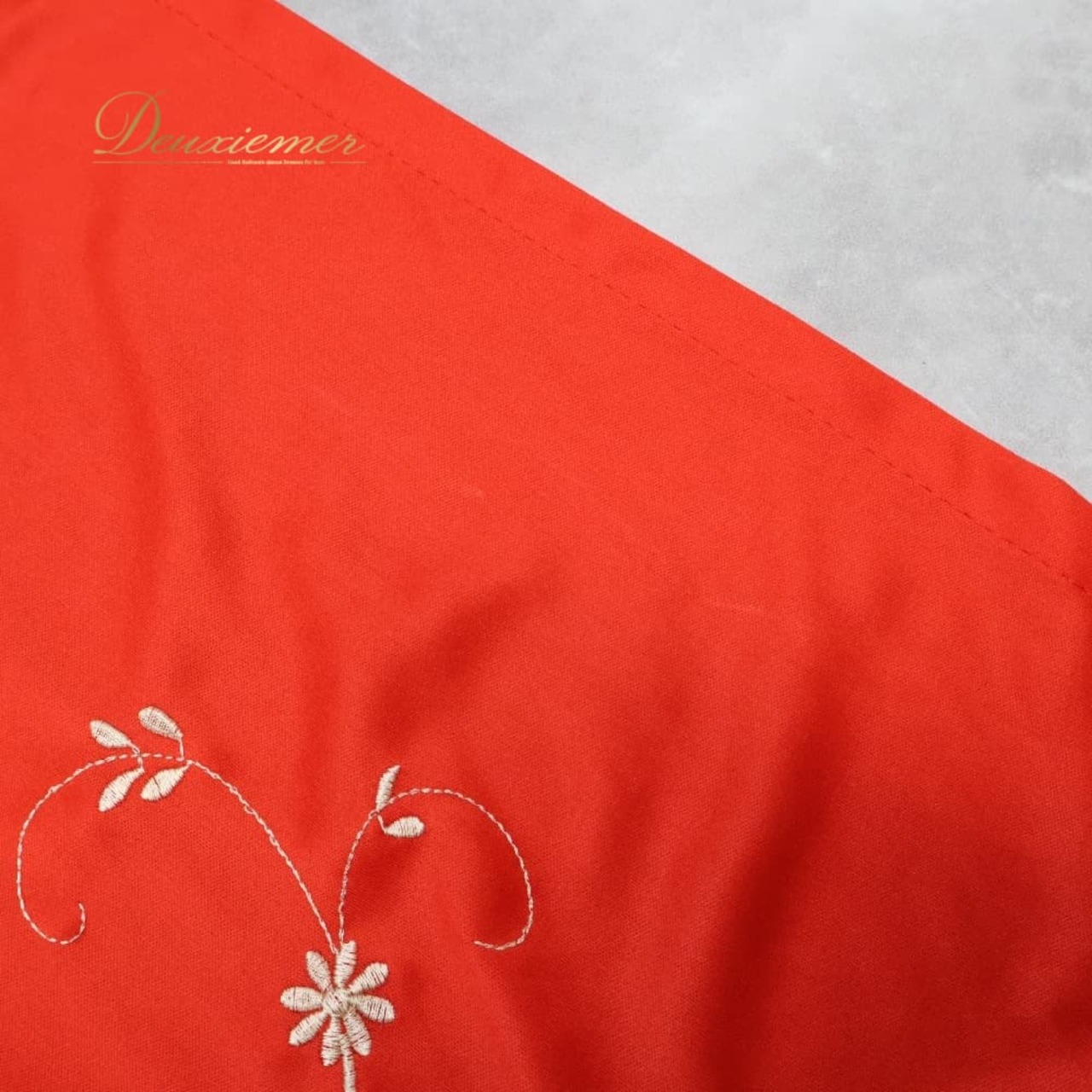 フラメンコ 衣装 シージョ ピキージョ レッド系 赤 刺繍 花柄 フレコ フリンジ トライアングル ダンス パーティ 発表会 スカーフ フラメンコ用品 衣装小物 ステージ衣装 差し色 華やか 柄物 花刺繍 ダンス衣装 舞台衣装 かわいい