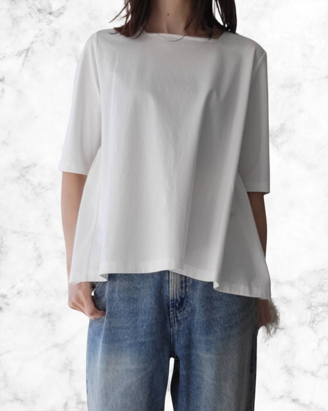 スクエアネックバックギャザーTOPS　601454　CYAN TOKYO　シアントーキョー　 2026年4月下旬入荷予定　1月展示会