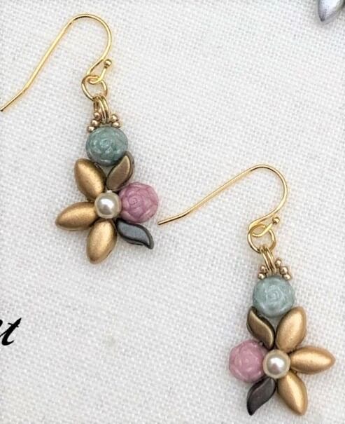 Hestia様 リクエスト 4点 まとめ商品 ハンドメイドピアス イヤリング Hestia様 リクエスト 4点 まとめ商品 ハンドメイドピアス