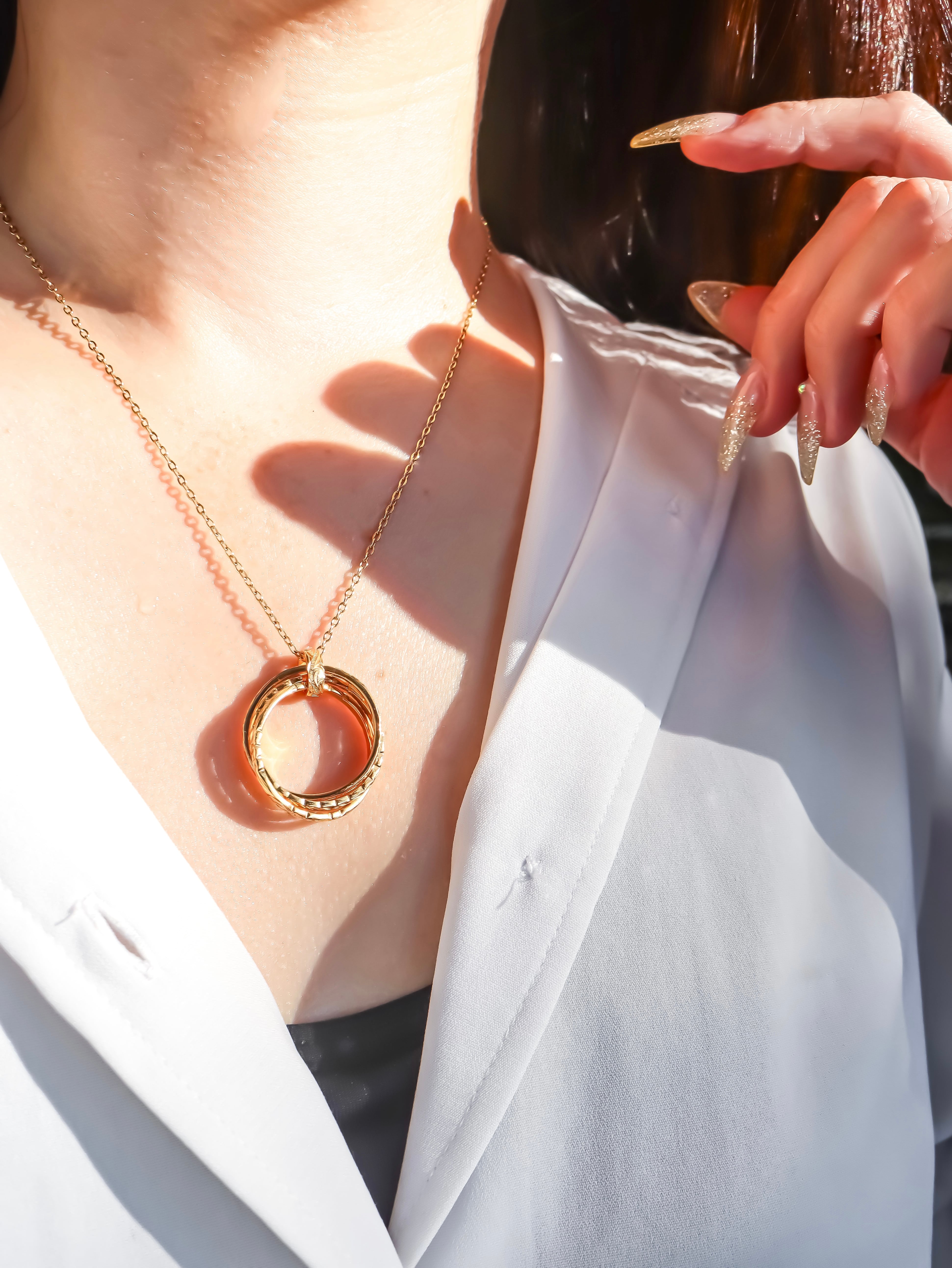 Triple ring GLASS HOLDER necklace | IRIEBEACH