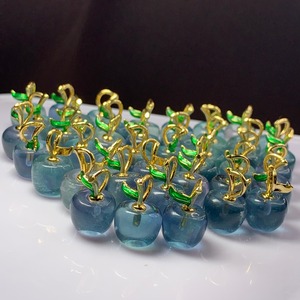 ブルー系☆フローライトりんごペンダントトップ