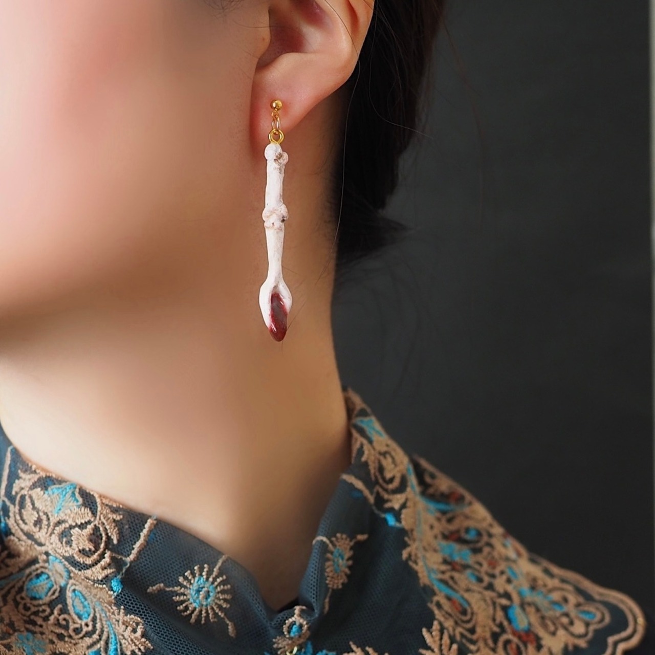 Gouged heart and femur spoon