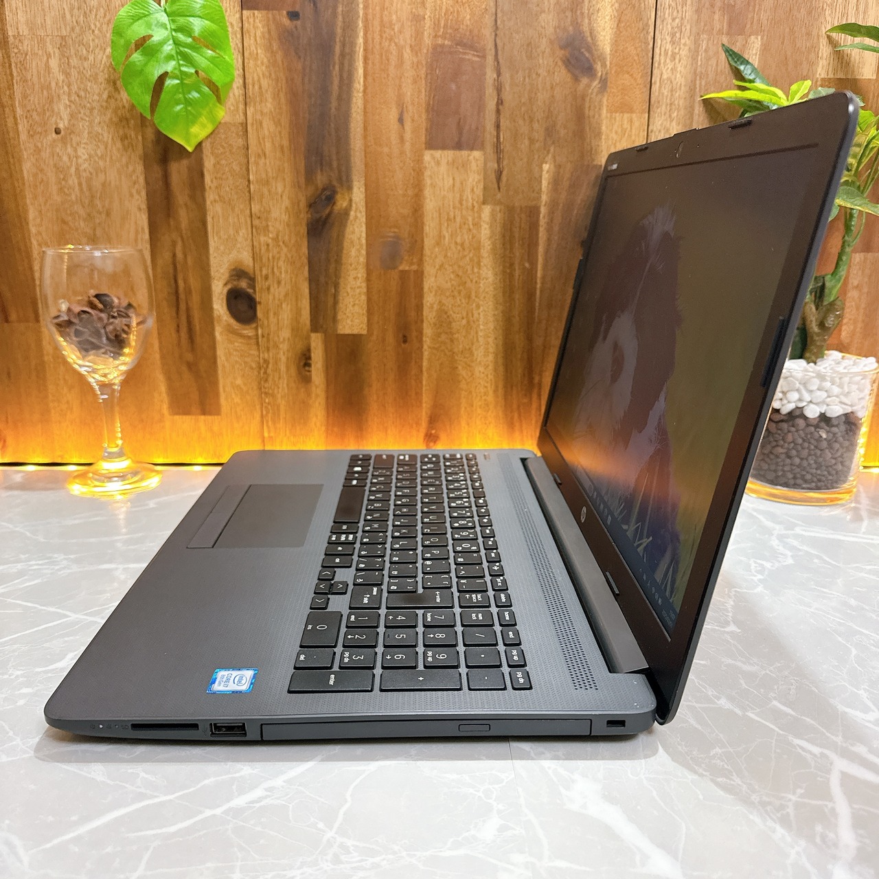人気‼️HP 250 G7 /最高峰Core i7第8世代 /メモリ8GB/SSD256GB/ ノートパソコン