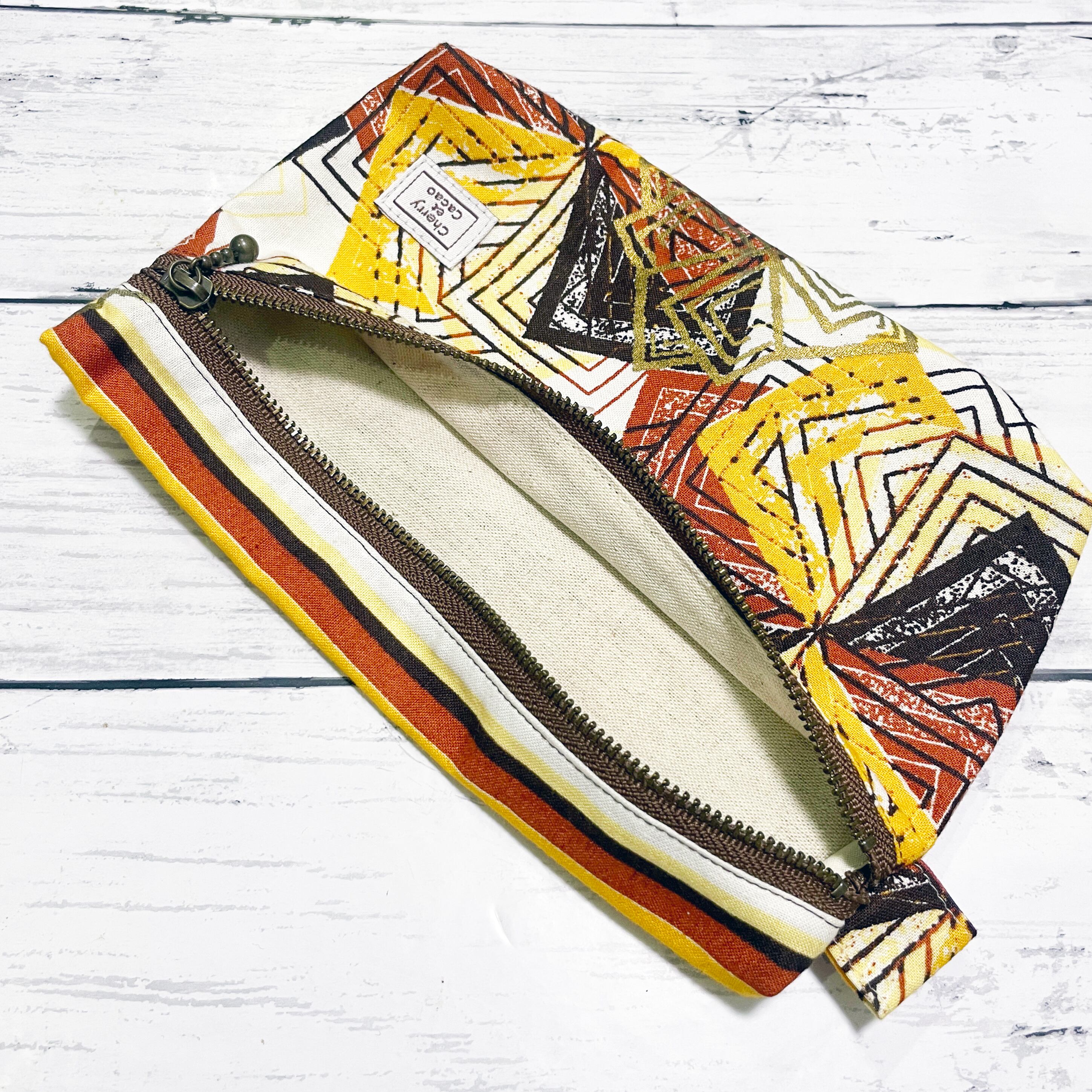 INU 町田町蔵 プリント イエローポーチ FABRICK INU 町田町蔵 プリント イエローポーチ FABRICK HERRIE KINCHAKU POUCH