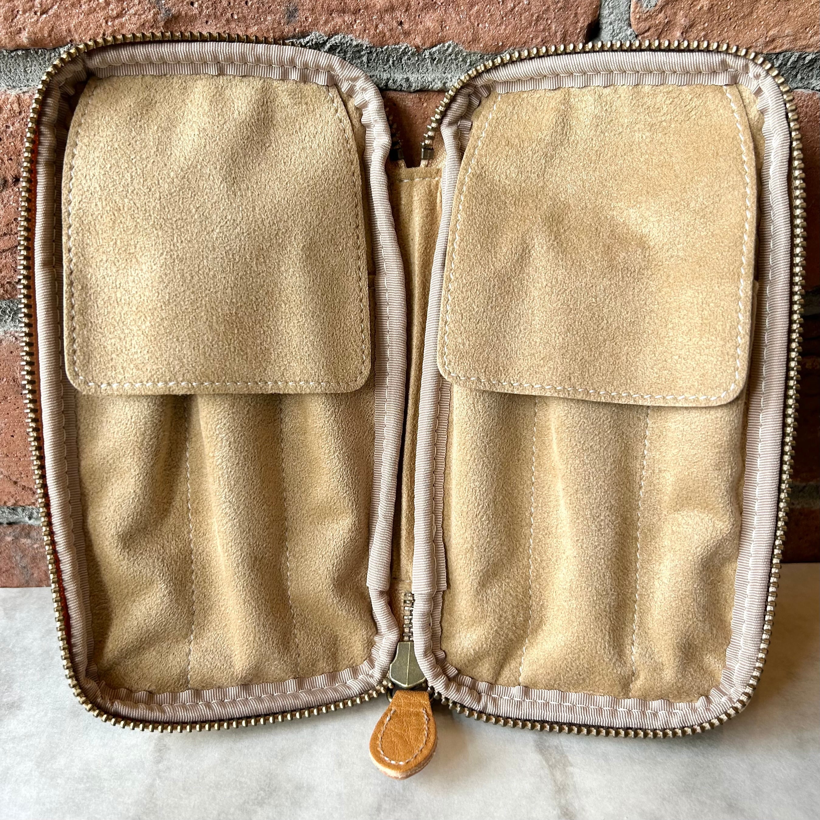 ＆Liebe「大切な6本を守って、眺めるジップペンケース（栃木レザー