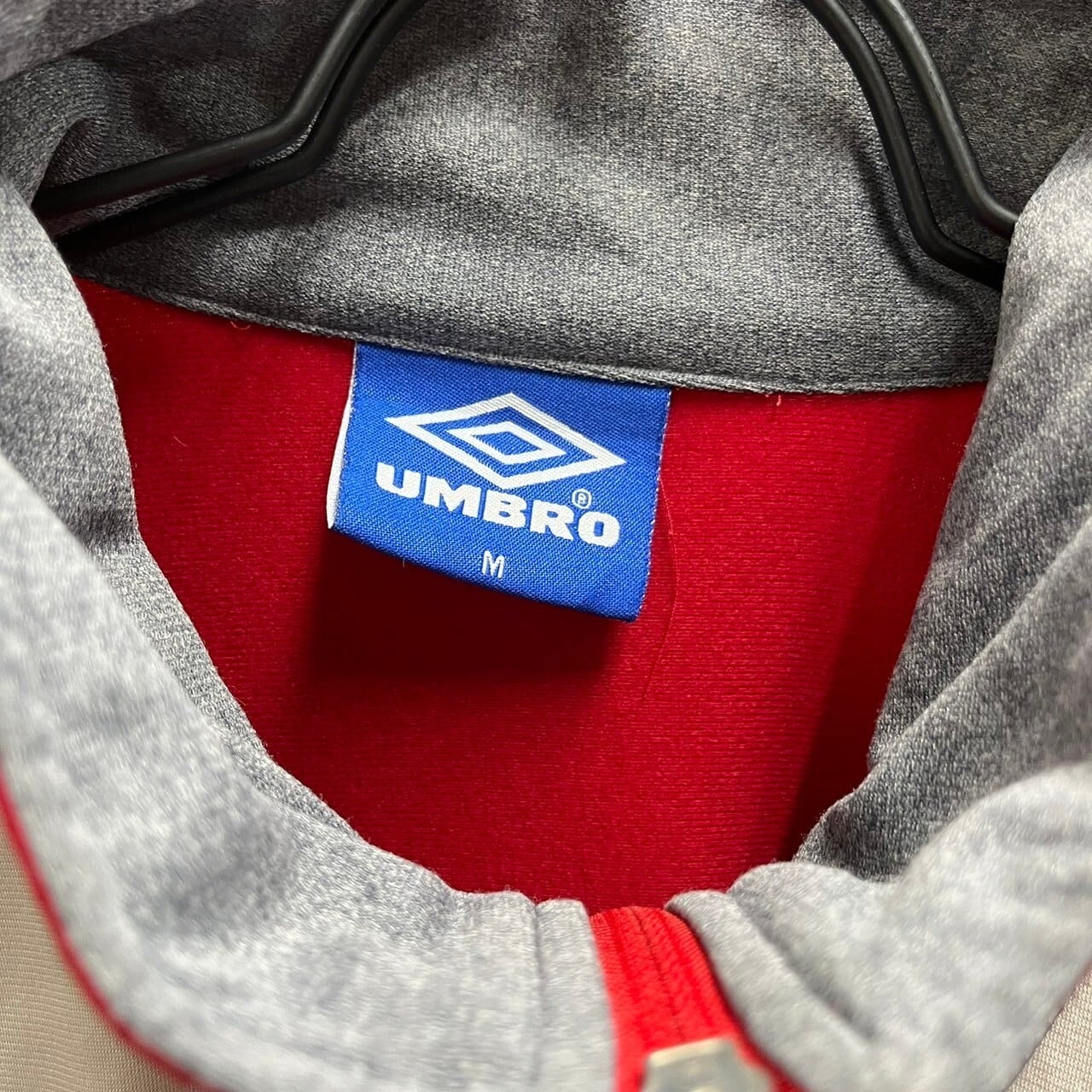 00s umbro トラックジャケット ワンポイント ロゴ 刺繍 M 古着 00s umbro トラックジャケット ワンポイント ロゴ 刺繍 M 古着