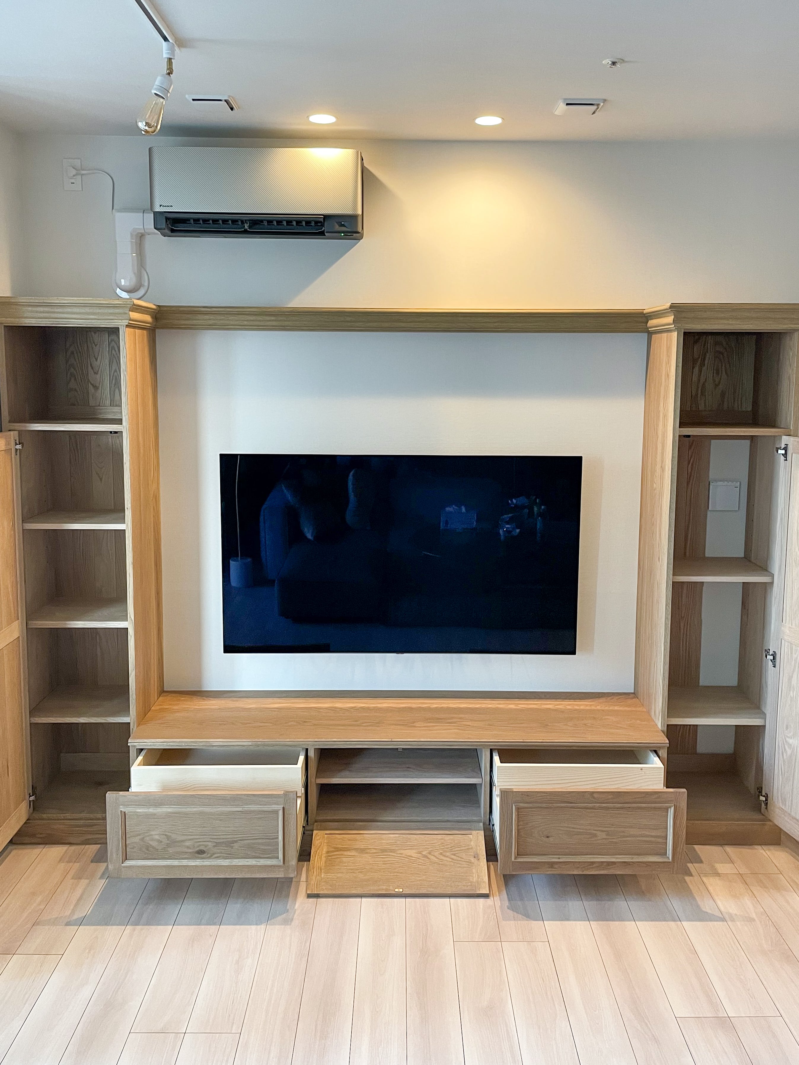 オーダーメイド壁面収納家具テレビボード＆キャビネット （海外