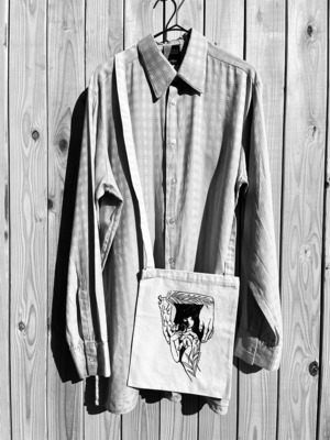 Still here / sacoche