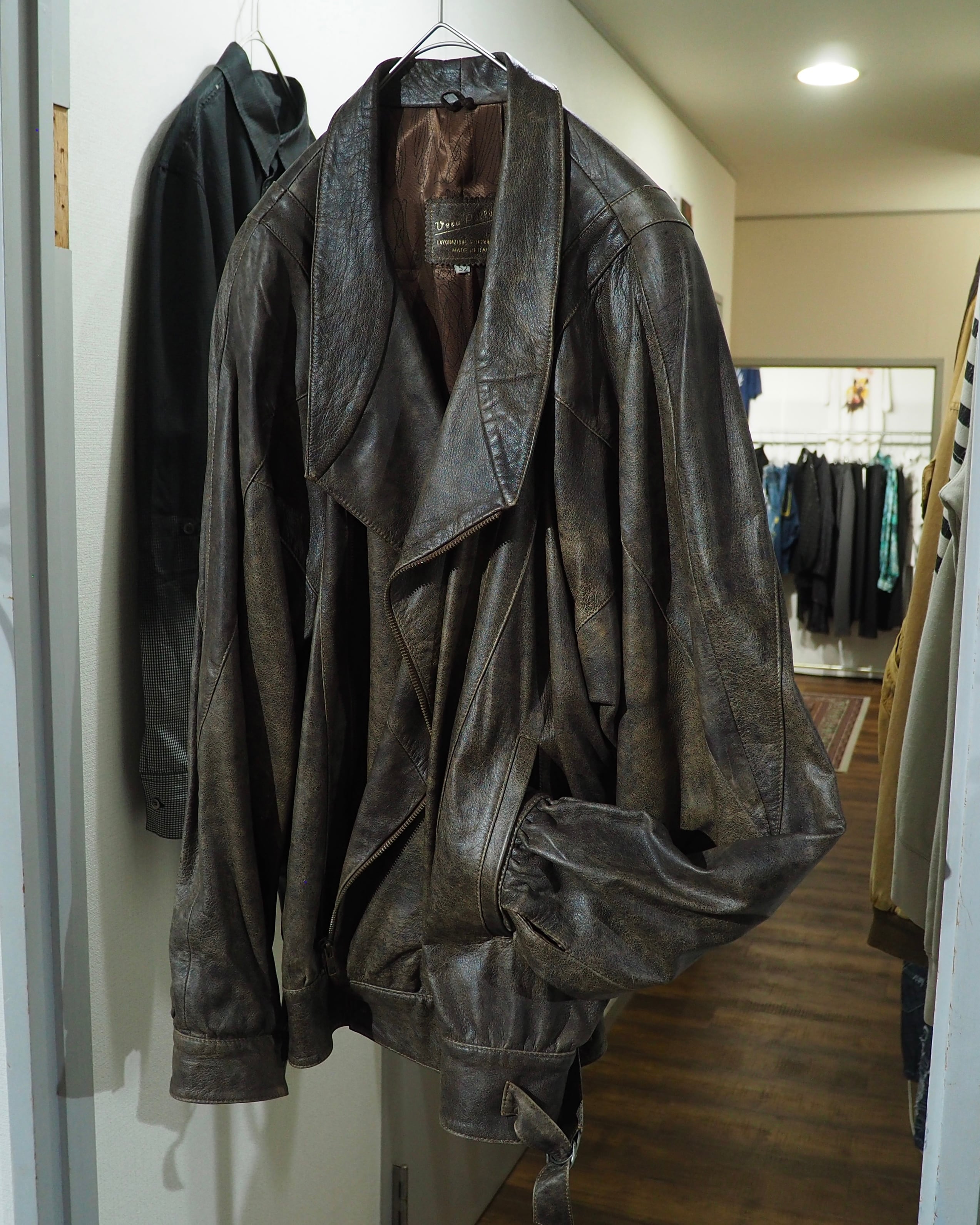 " Made in Italy - Vera Pelle " Unconventional Deformed Silhouette Vintage Leather Jacket