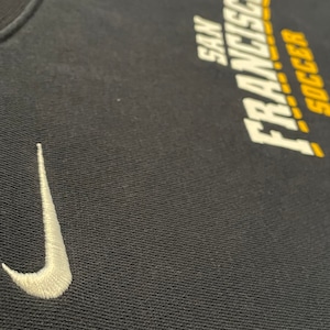 【NIKE】ナイキ San Francisco soccer サッカークラブ プリント スウェット トレーナー Swoosh 刺繍ロゴ M 古着