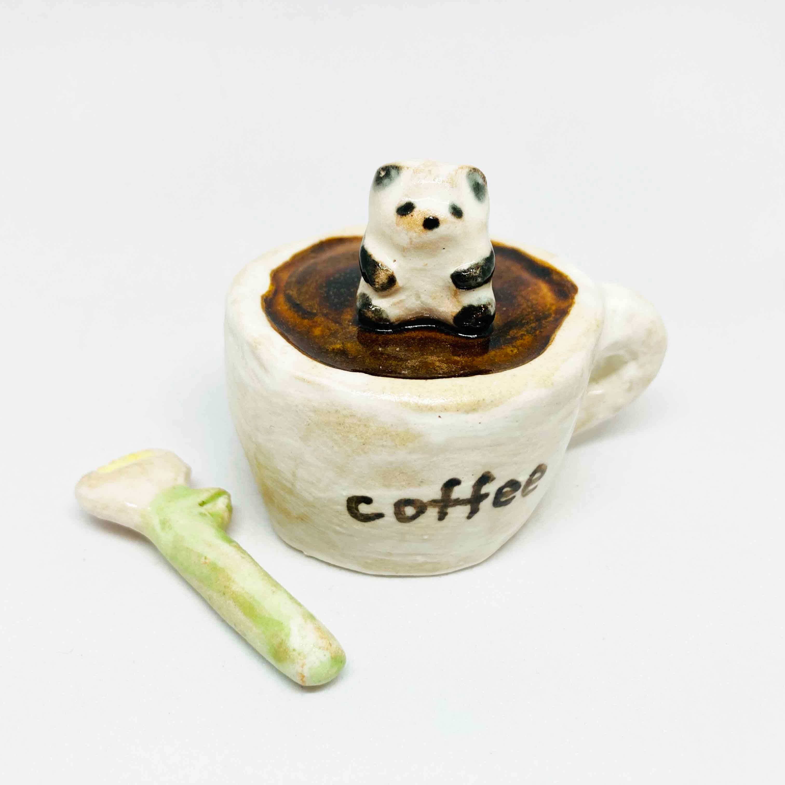 パンダとコーヒーの一輪挿し/ すずきたまみ / 陶芸作品