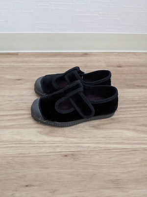 Velour Tstrap Shoes  - Black  / Cienta