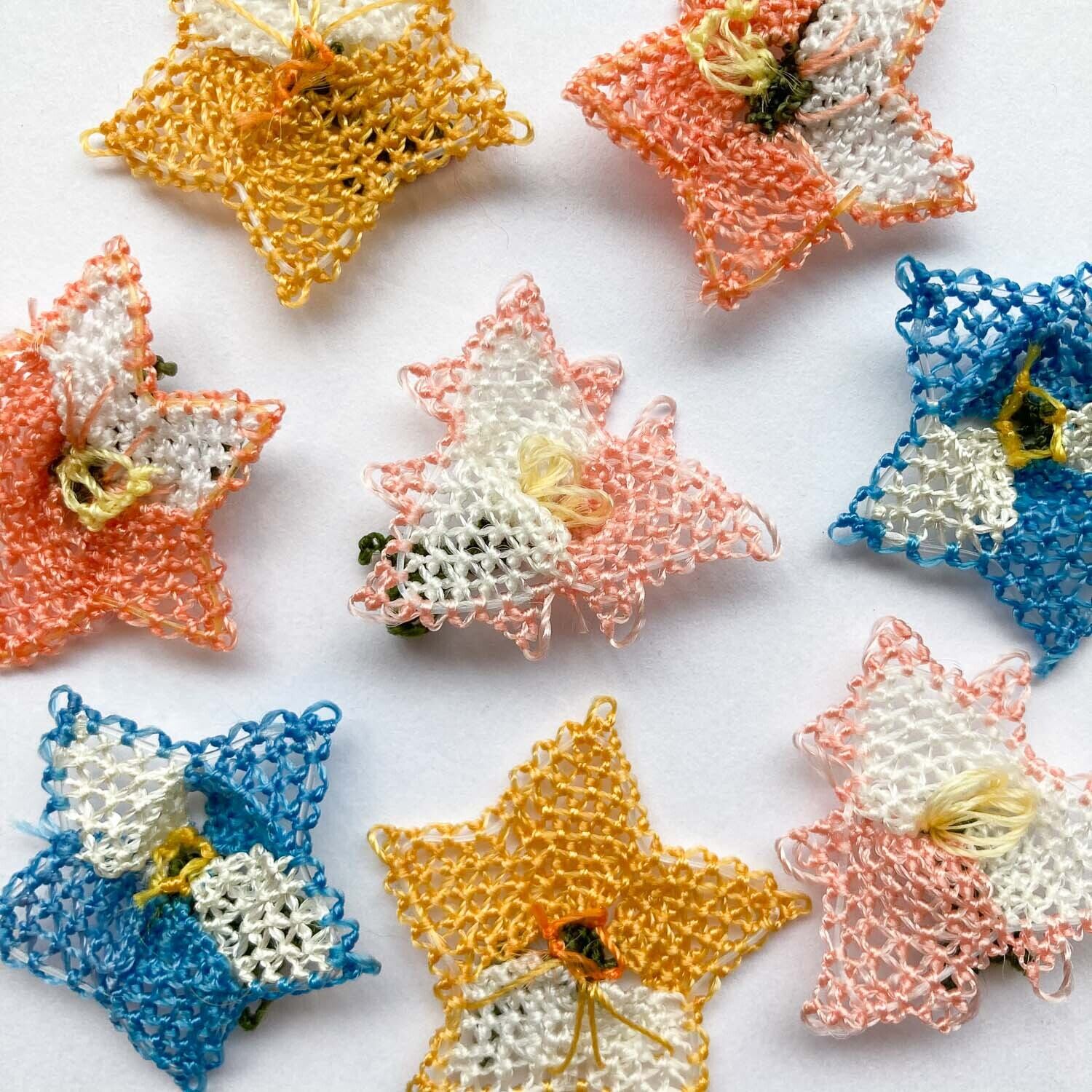 最終入荷〉ツツジ風お花手編みトルコオヤパーツ（2p） | Dua