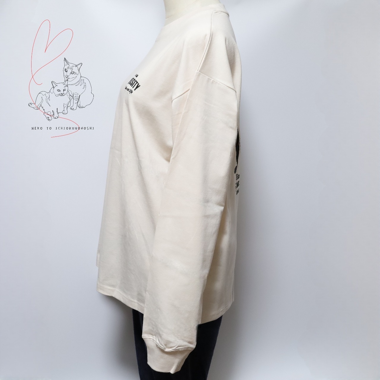 背中刺繡の黒猫がかわいいロングTシャツ　アイボリー