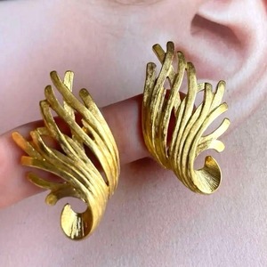 MONET モネ　ゴールド　カラー　イヤリング