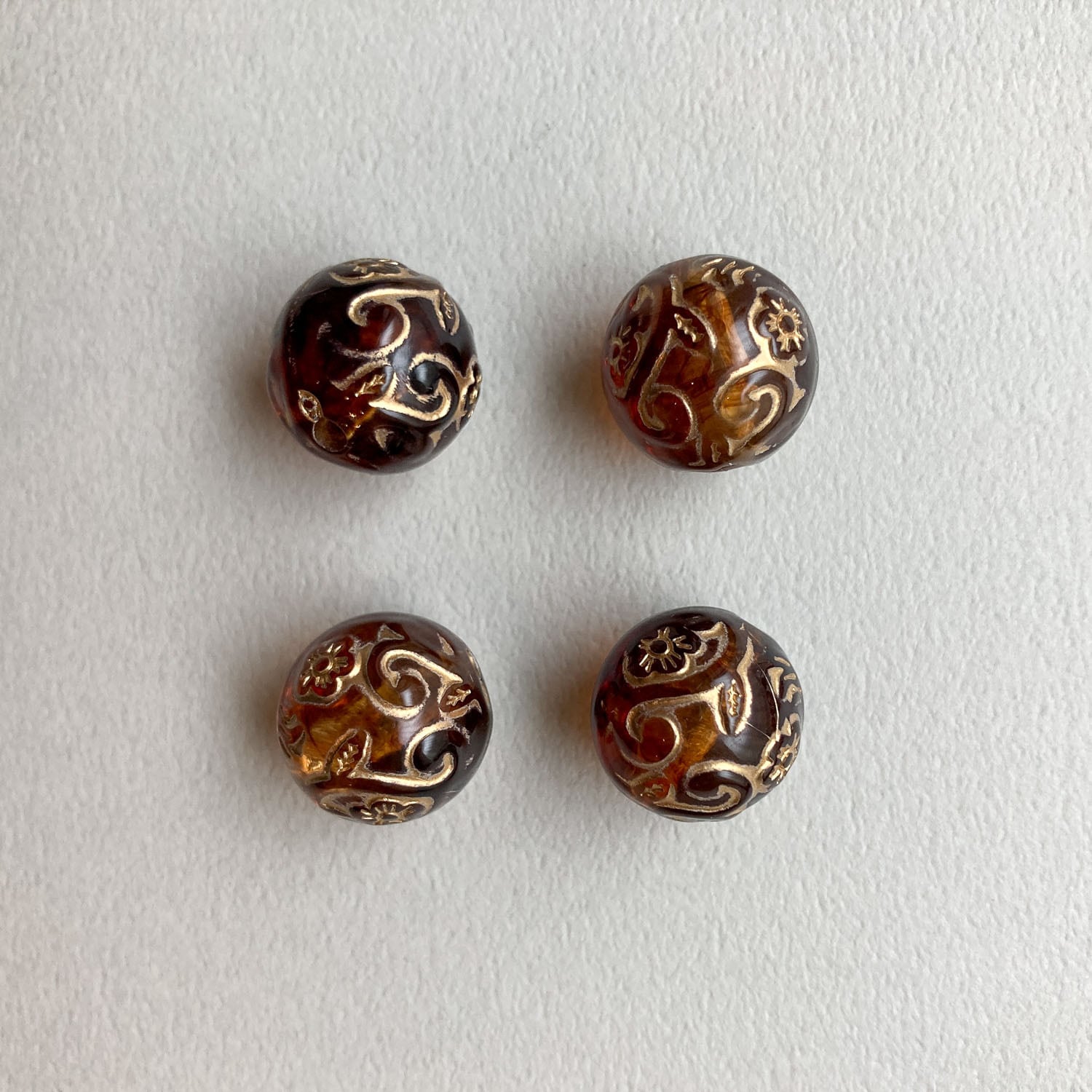 再入荷〉草花模様ラウンドビーズS（16mm） | Dua-アクセサリーパーツ