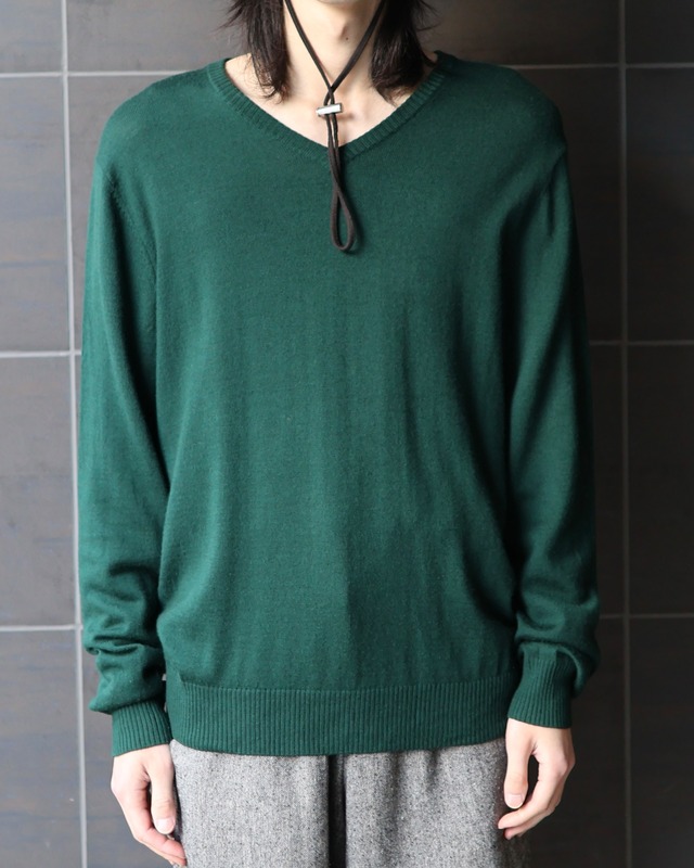 Wool v-neck knit