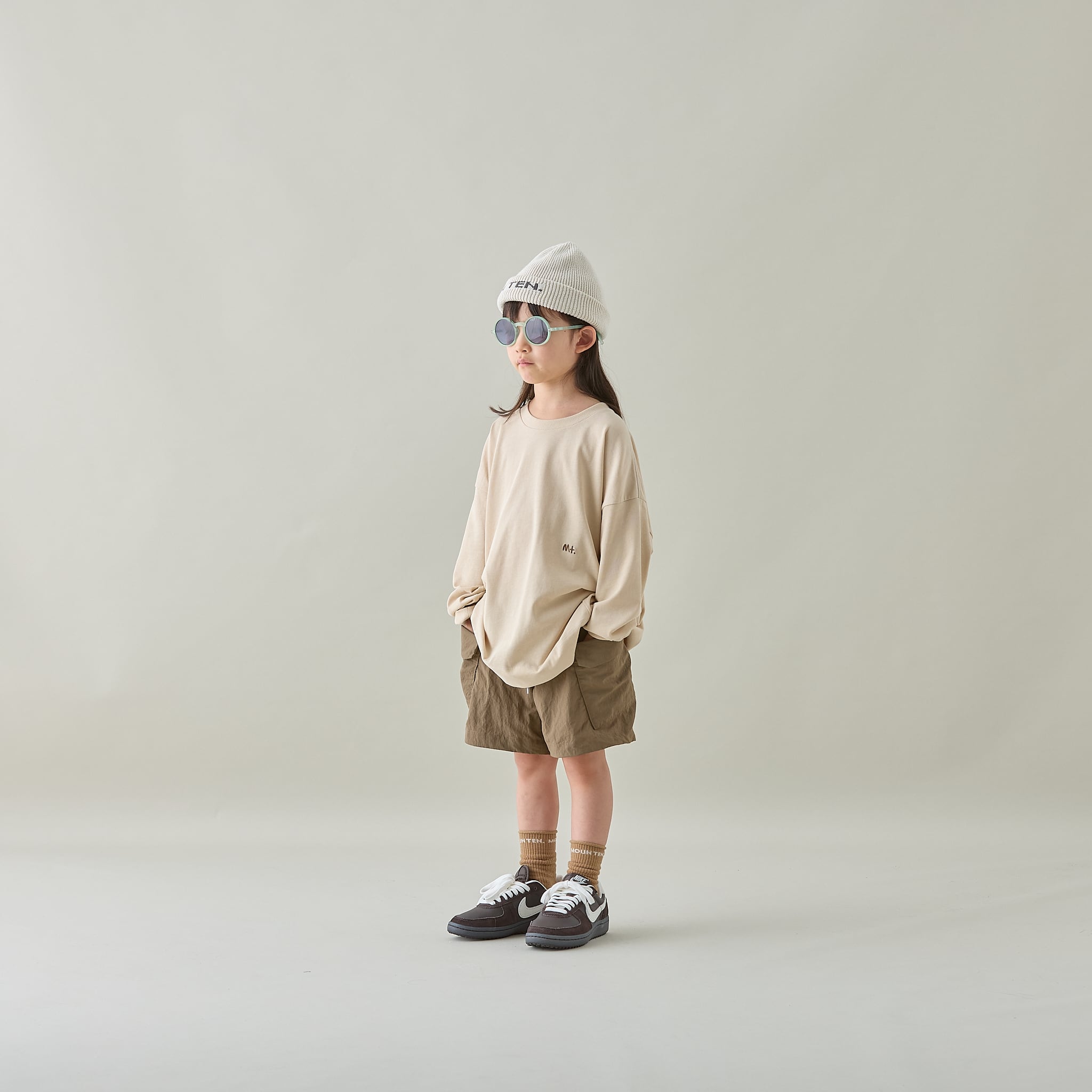 MOUN TEN. グレーのシャツとショートパンツセット 140 MOUN TEN. グレーのシャツとショートパンツセット 140