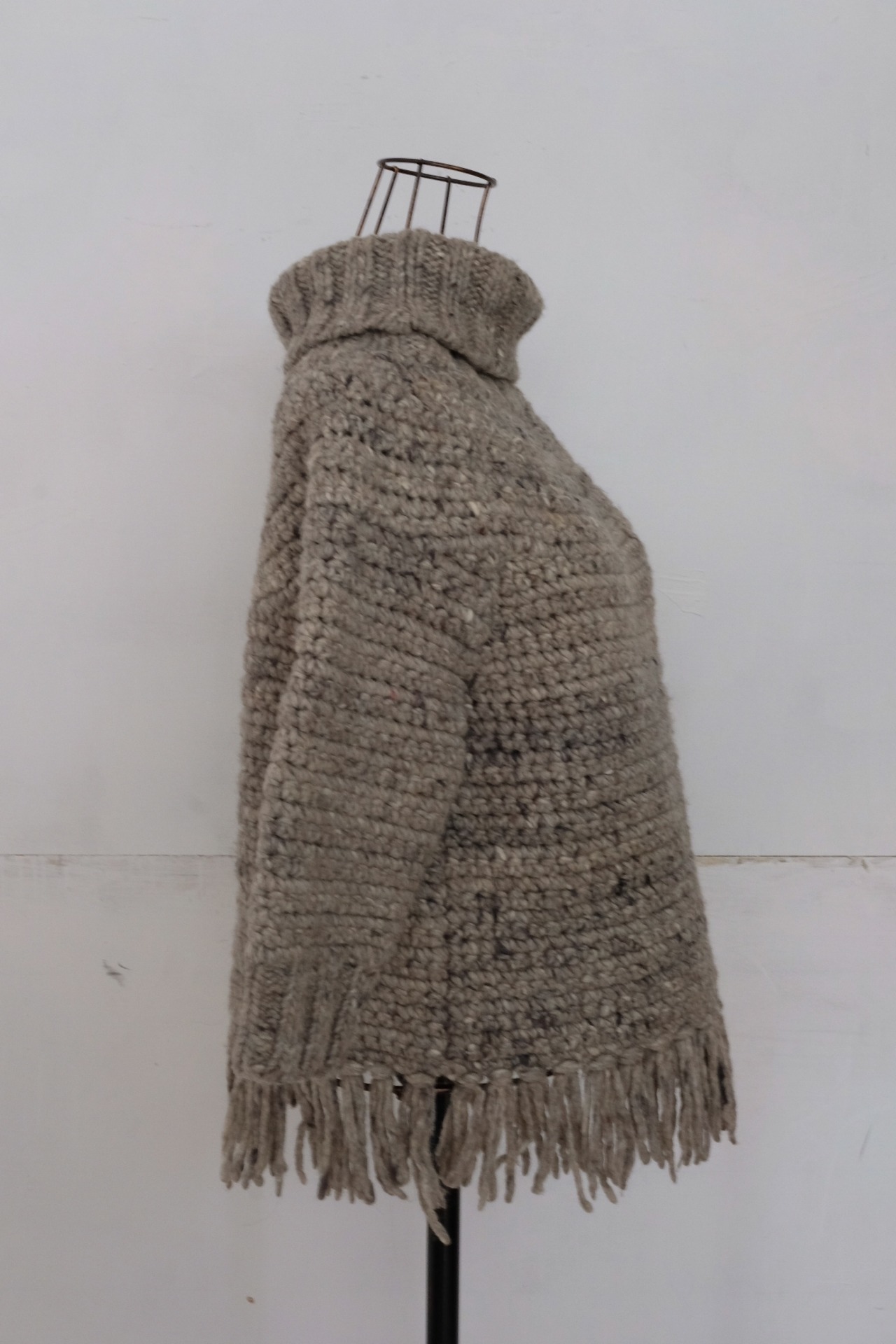 Fringe design turtleneck knit