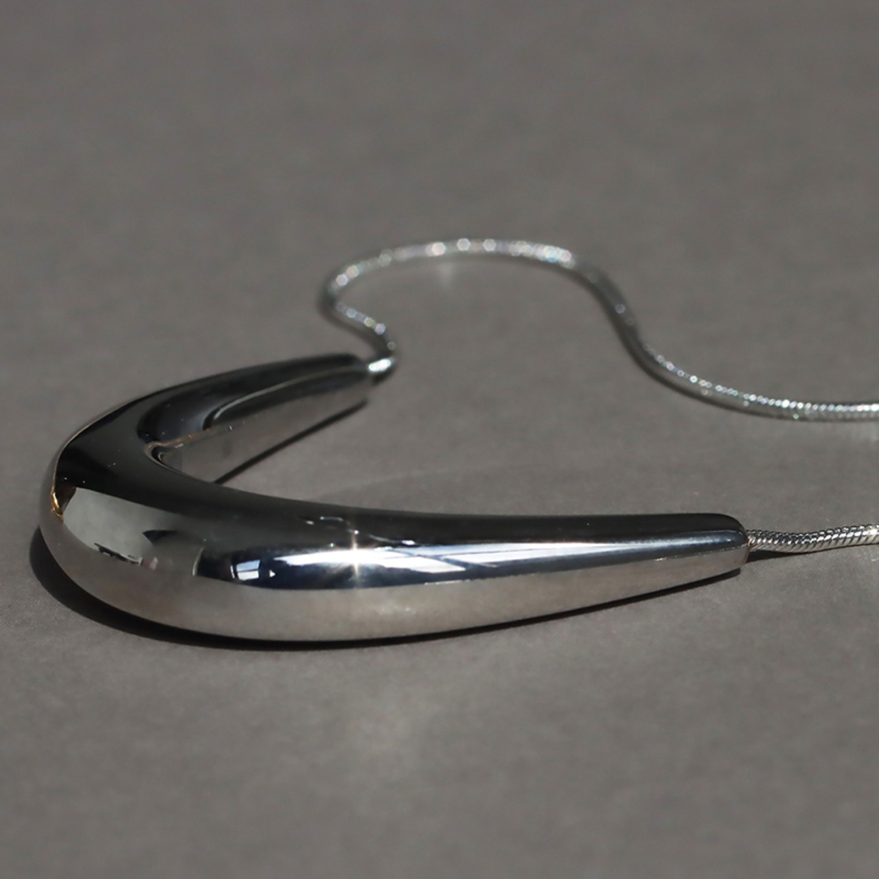 【ネコポス便】ネックレス スネークチェーン U字 モチーフネックレス 太め 大ぶり インパクト 金属アレルギー サージカルステンレス 316L つけっぱなし 金アレ対応 レディース メンズ シンプル カジュアル おしゃれ  2365