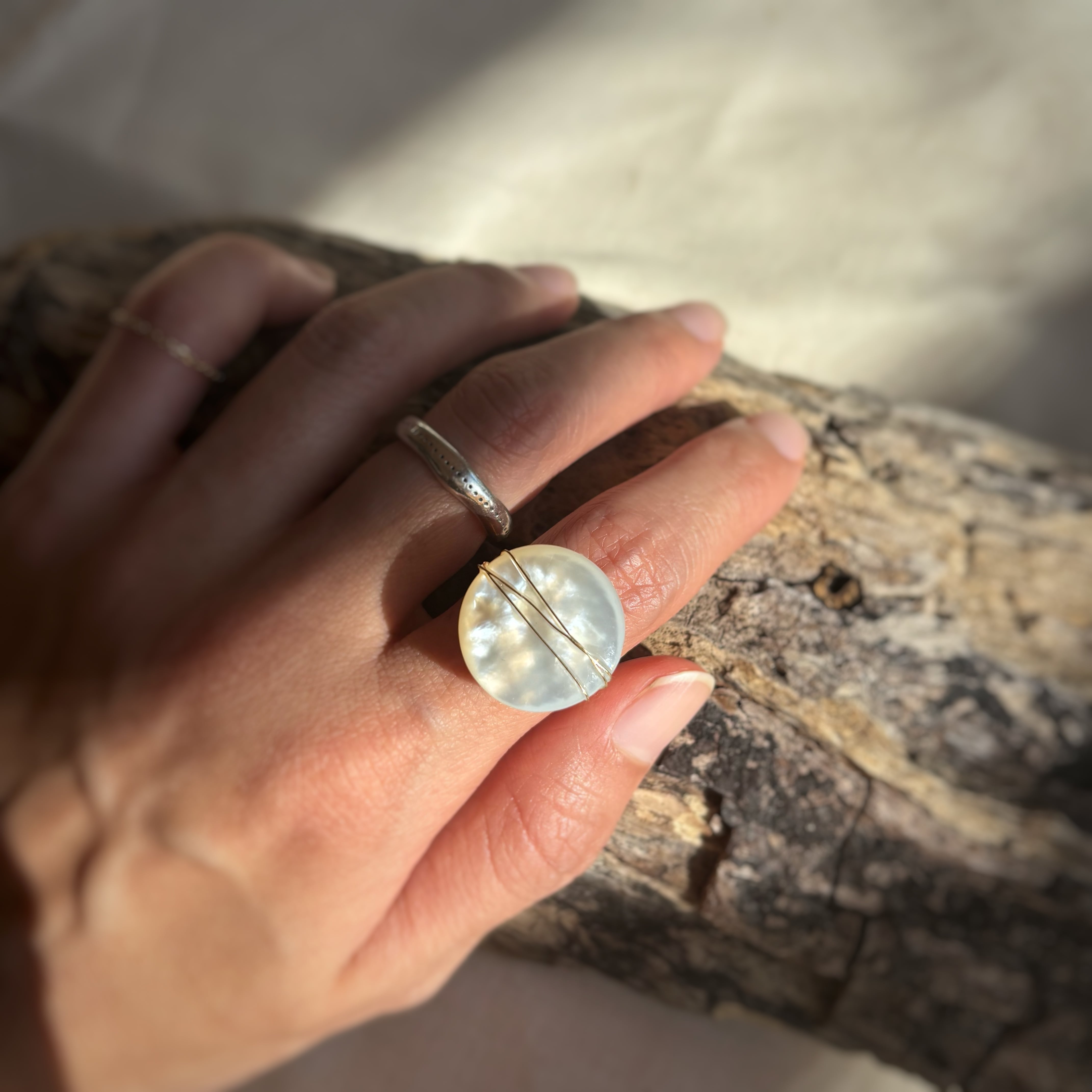 白蝶貝 マザーオブパール リング 真珠の母貝 14KGF 1点モノ サイズ