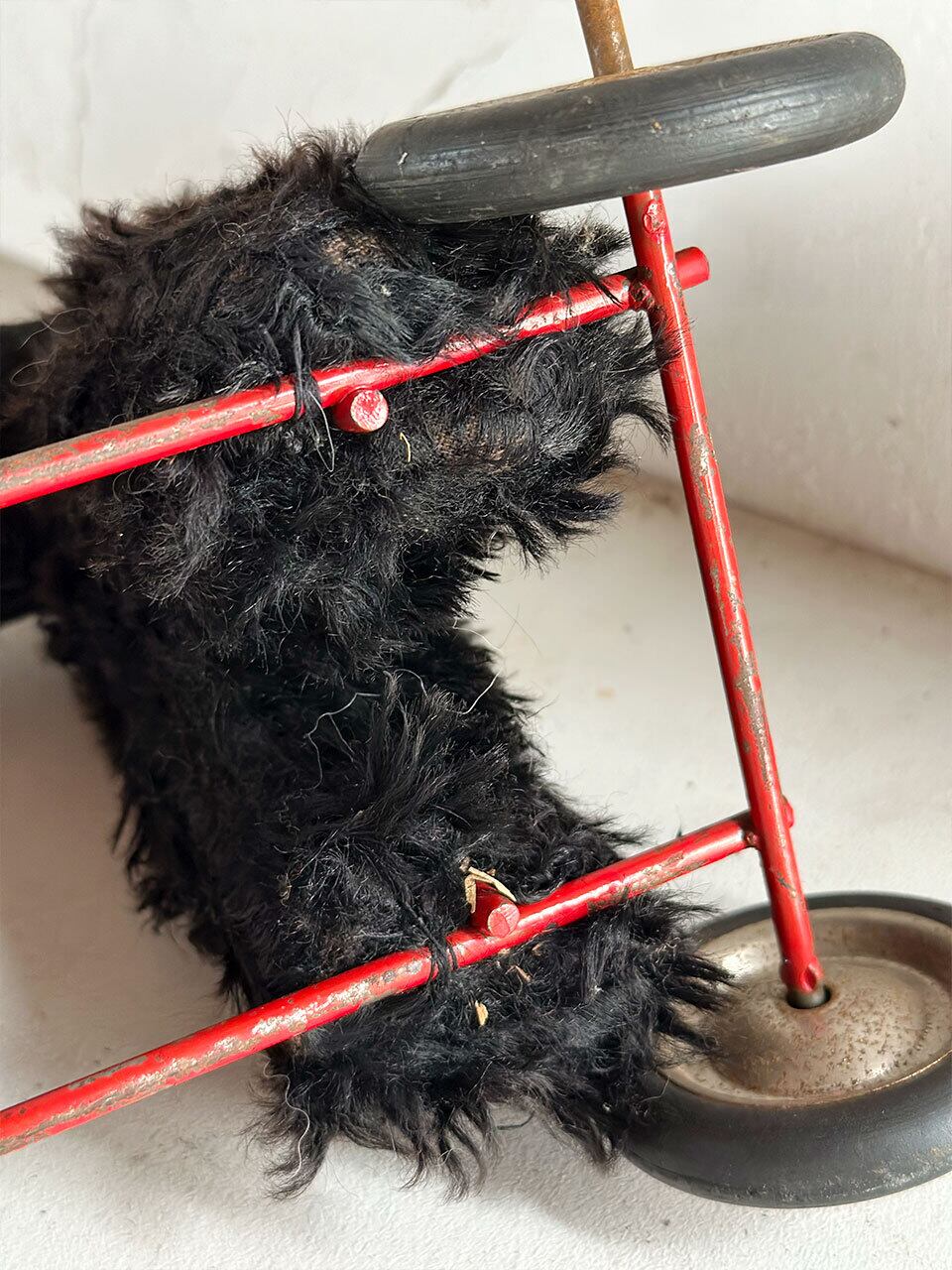 車輪付き 黒プードルのぬいぐるみ | Brocante de La Cocotte