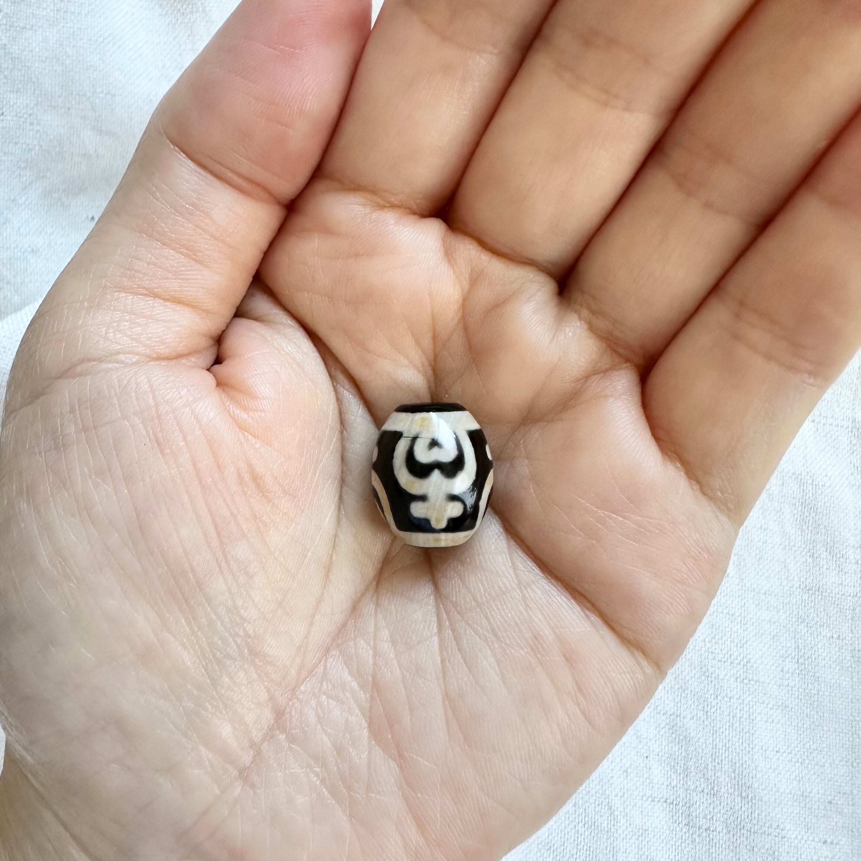 入手困難 ／ 一点限り】夢幻品質！！ 老紅玉髄 亀甲長寿蓮花宝瓶天珠