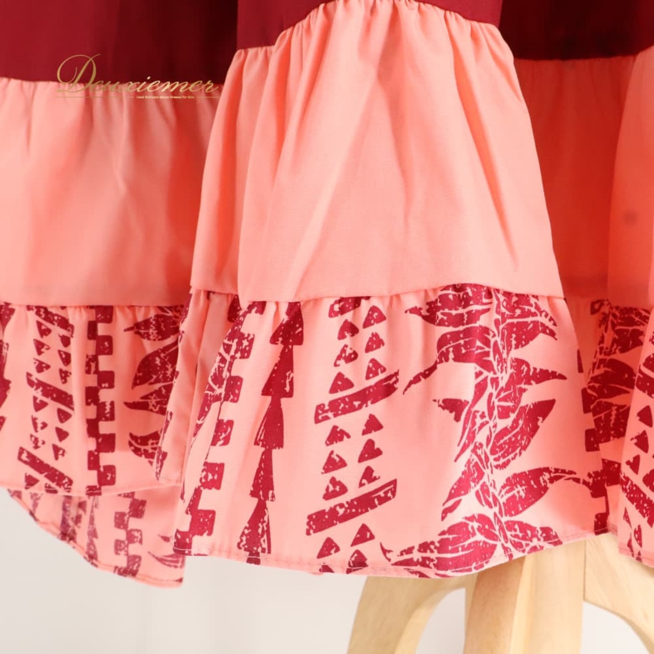 フラダンス 衣装 T&L MUUMUU FACTORY ムームーファクトリー ワンピース ドレス ピンク系 レッド系 ハワイアンプリント ハワイアンダンス ハワイアン アロハ フラ ダンス レッスン 練習 フリル フリル袖 グランジ加工 かわいい おしゃれ 華やか 鮮やか ダンス衣装 練習着 レッスンウェア スクエアネック 五分袖 ピンク 赤 あずき色 ハワイ製