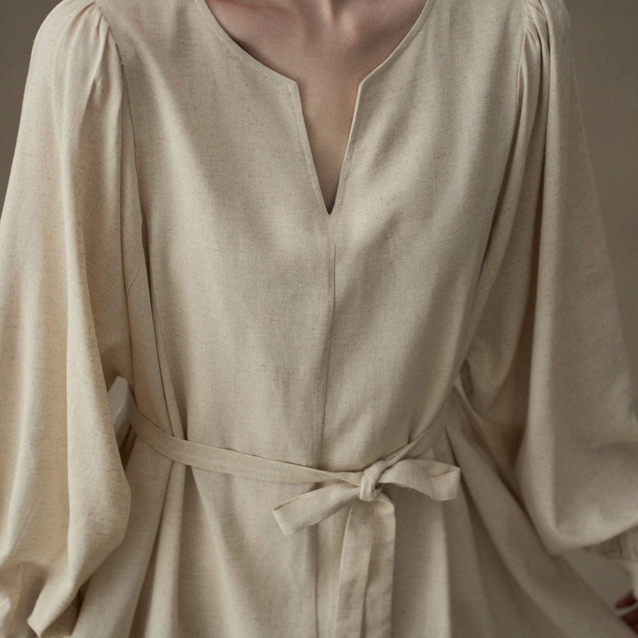 Vネックウエストタイワンピース H0075