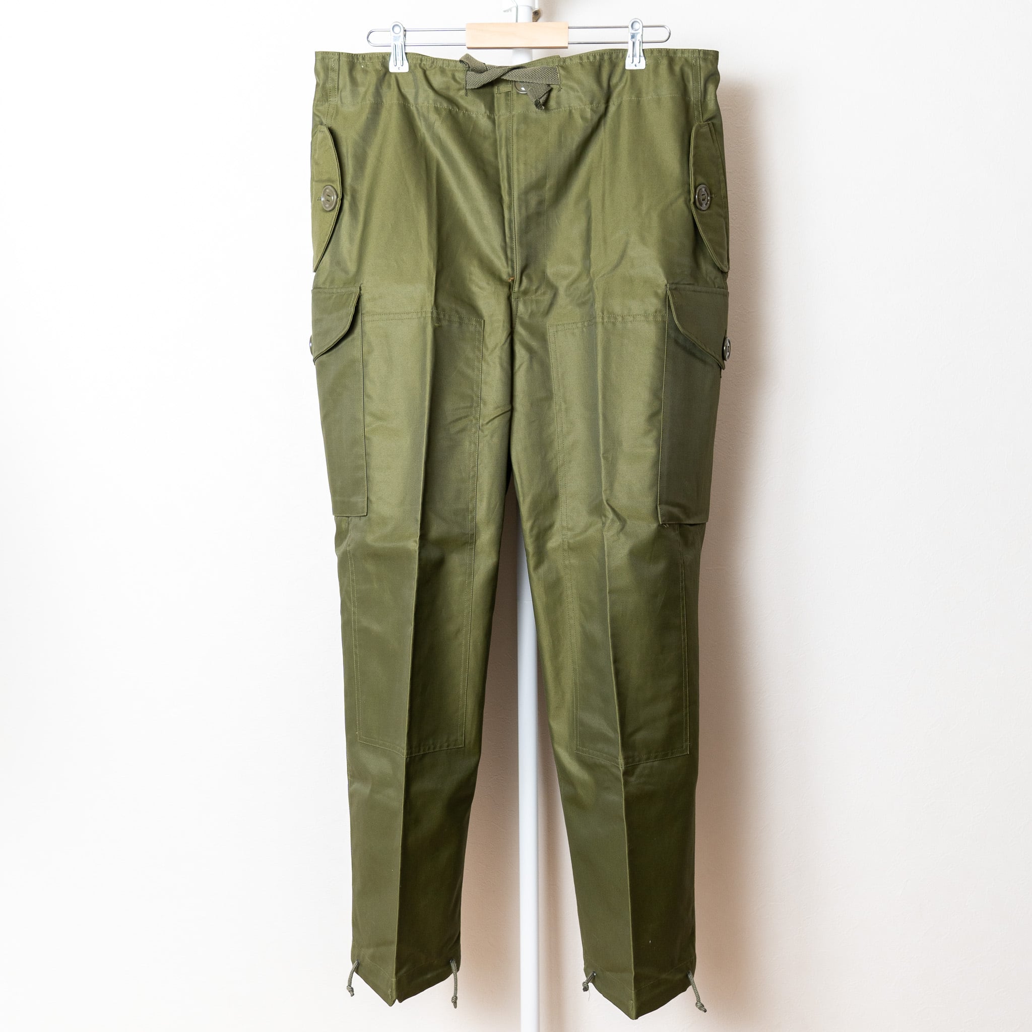 【DEADSTOCK】Canadian Army ECW Windproof Over Pants