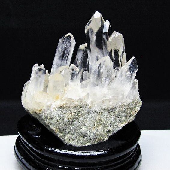 水晶 クラスター マダガスカル産 台座付属 水晶 原石 一点物 182-9319