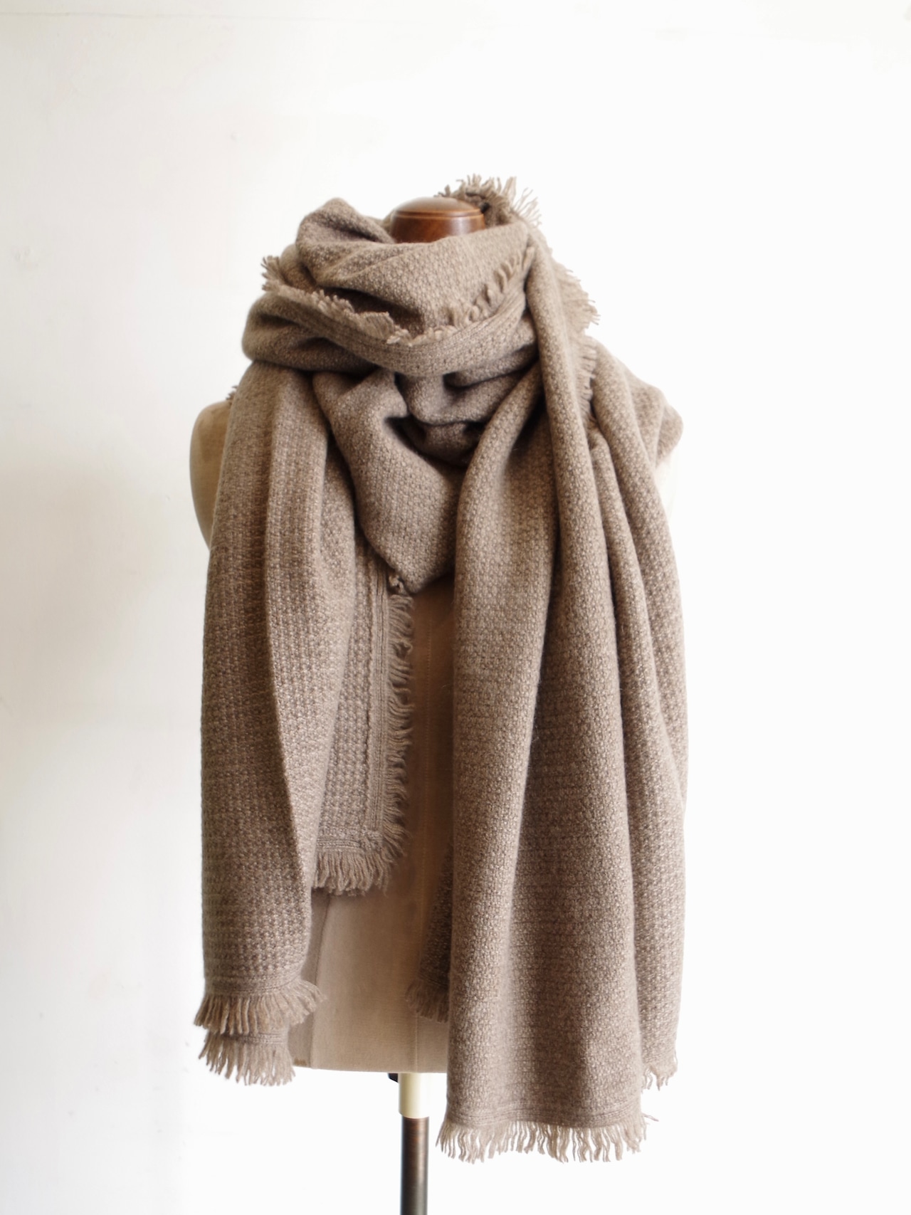 MAISON CARRÉE CASHMERE Fringe STOLE "SAND BEIGE"