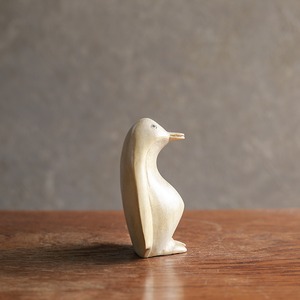 ぽっこりお腹の、素朴なペンギン（中）